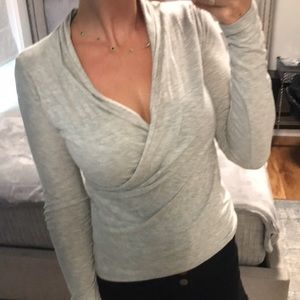 Gray Low-Cut Long Sleeves Top